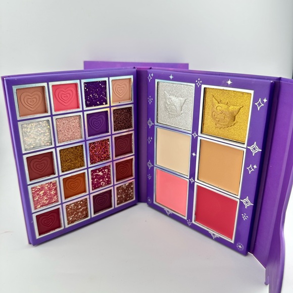 1 PC Kuromi Mini All in One Eyeshadow palette- Mattes,shimmers and cream blush - Picture 2 of 2